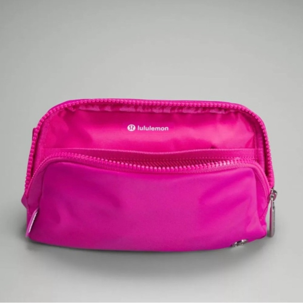 π Lululemon 1L belt bag in Sonic Pink π - Picture 5 of 9